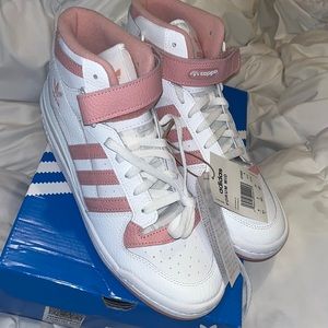 New in box with tags Adidas’s forum mid Pink and White Sz 10 womens